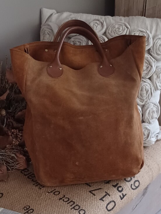 its about Lola boutique Handbags - Classic Oversized Suede Tote Bag in Brown